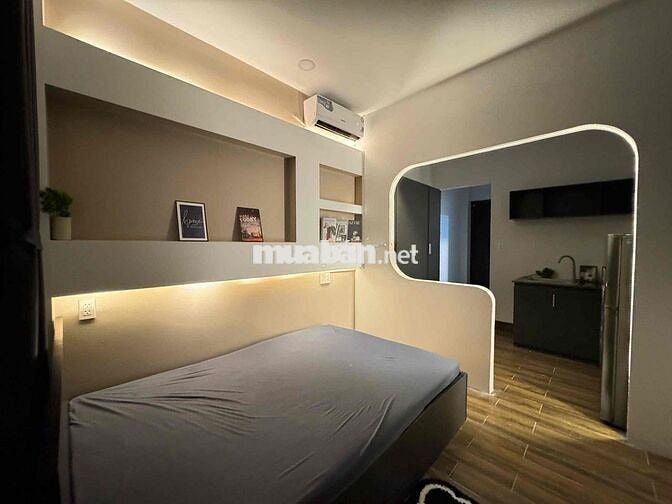 Phòng Penhouse - cửa sổ lớn view chung cư Hà Đô - tách bếp full nt