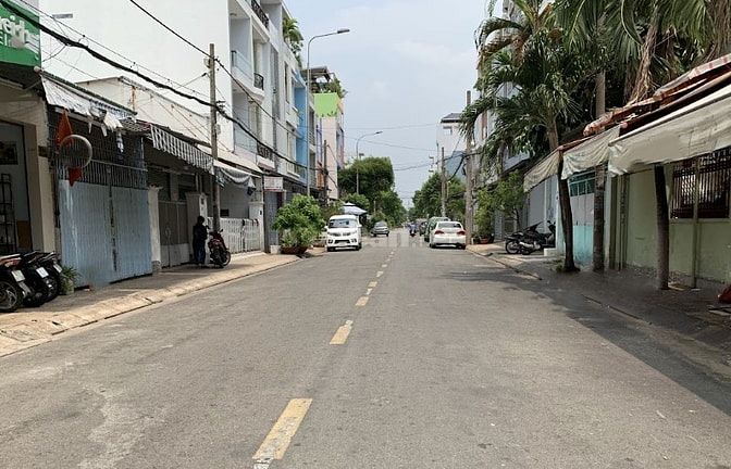 Nhà MT Lê Lâm 8x19m cấp 4 vị trí đắc địa đường 13m có lề tiện ở và KD 