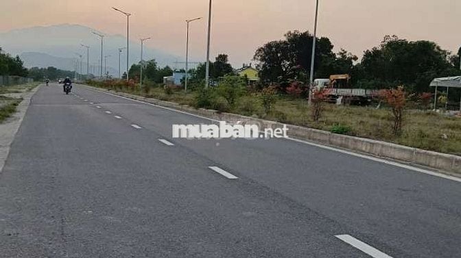 Bán lô đất 2 mặt tiền, đường thông, gần Nam Kỳ Khởi Nghĩa, Giá đầu tư