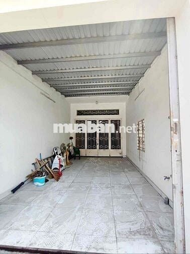 Nhà 2lau gần chợ xtt 4pn 3wc. 6tr