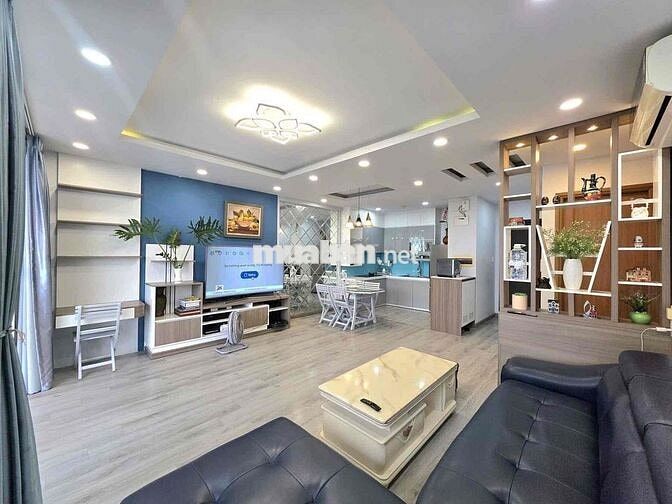 Cho thuê căn 2PN.2WC phòng khách rộng nhà mới ở ngay toà sân bay