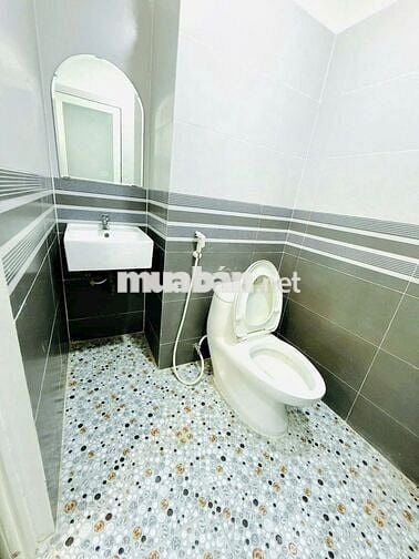 Cho thuê nhà mới 1 lầu Tùng Thien Vương chợ Xóm Củi