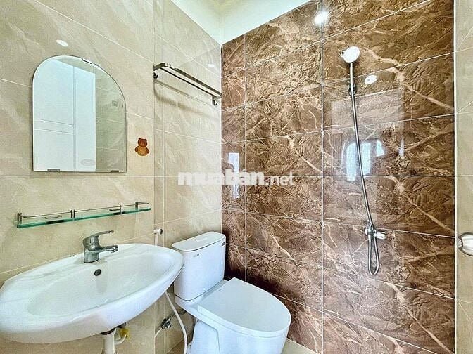CHO THUÊ CĂN HỘ TÂN PHÚ CÓ BAN CÔNG LỚN THOÁNG MÁT NGAY ĐẦM SEN