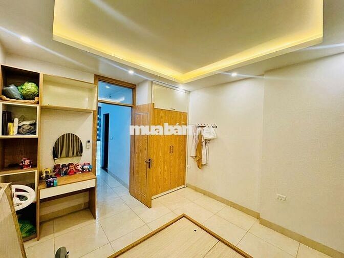BÁN GẤP NHÀ LÔ GÓC TÔN ĐỨC THẮNG - ĐỐNG ĐA- NGÕ Ô TÔ TRÁNH, KINH DOANH