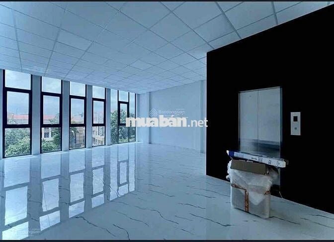Cho thuê MT Đg Đồng Khởi, Biên Hoà! 3 lầu, có thang máy DT san 500m/2