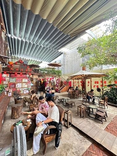 Sang quán café sân vườn nhà gỗ + Photobooth – mặt tiền Phạm Văn Chiêu,