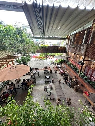 Sang quán café sân vườn nhà gỗ + Photobooth – mặt tiền Phạm Văn Chiêu,