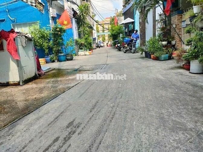 Bán gấp nhà Tân Phú, giảm mạnh, nhà 30m2 hẻm oto thông, Không lộ giới
