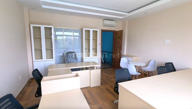 Cho thuê văn phòng có nội thất, phòng họp, máy in, chỗ để oto