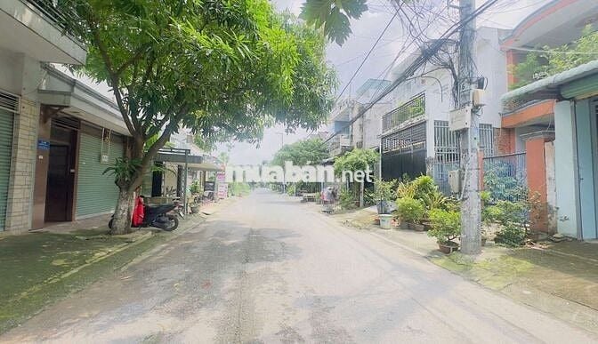 Nhà phố mặt tiền khu tái định cư BigC p. Đông Hòa Dĩ An