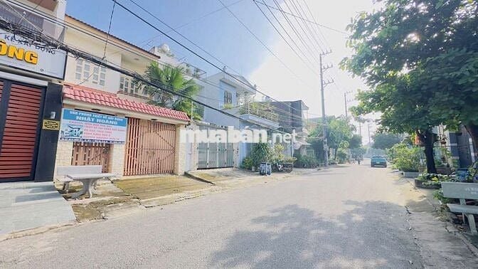 Nhà phố mặt tiền khu tái định cư BigC p. Đông Hòa Dĩ An