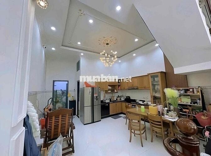 bán nhà thị trấn tân túc chính chủ