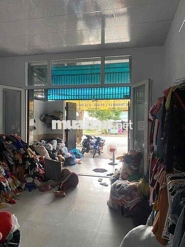 Em chính chủ cần bán nhà đường D8 Khu dân cư Long Hậu, ấp 3, cần giuộc