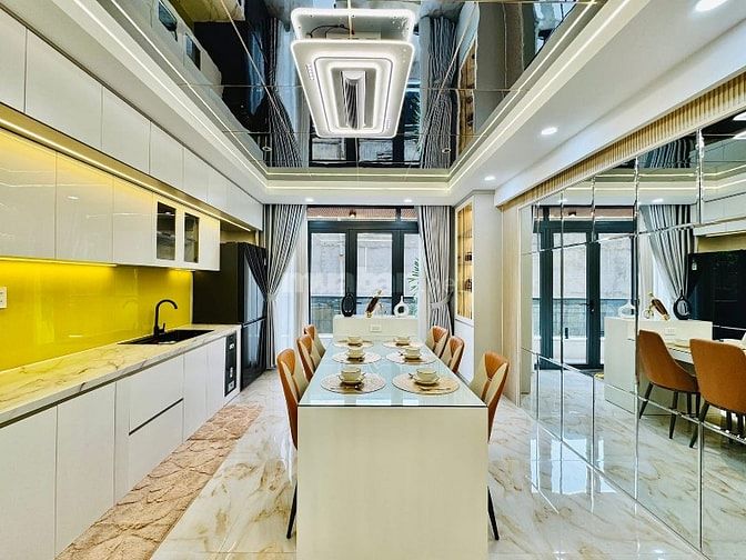 KHU VIP!!! ⭐️Nhà 5 Lầu tuyệt đẹp THANG MÁY Cao cấp hẻm 7m Phan HuyÍch 