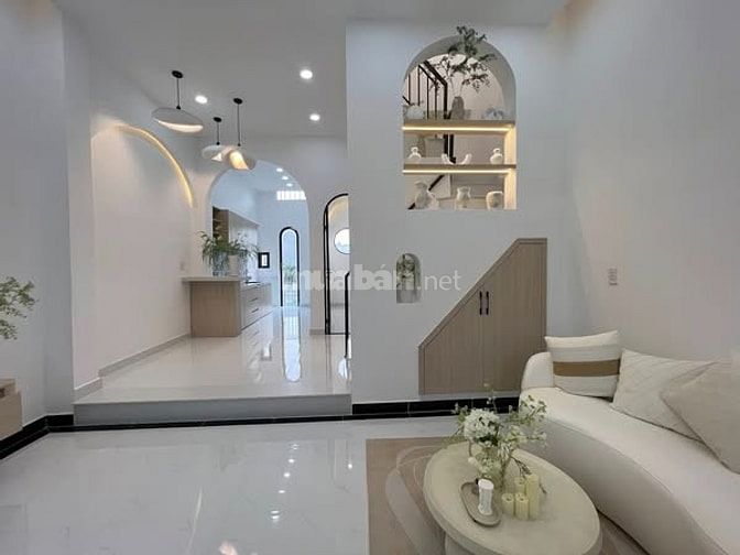 Hạ giá bán nhà mới 100% nội thất châu âu sổ riêng hoàn công đầy đủ