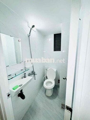 Gác full nội thất, rộng rãi ở 3-4 bạn, có thang máy, hầm xe, mặt tiền