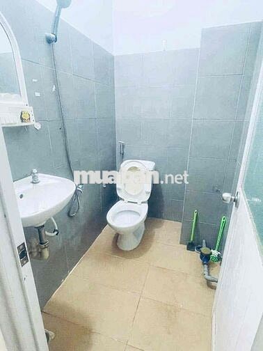 Pass phòng trọ đầu tháng 11 dọn vô