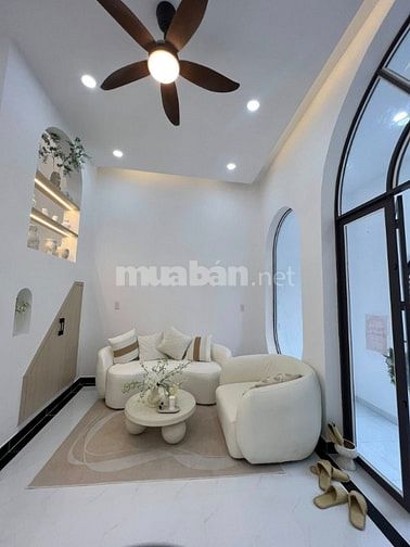 Hạ giá bán nhà mới 100% nội thất châu âu sổ riêng hoàn công đầy đủ