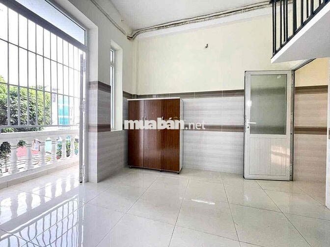 P gác cao Full nthat cửa sổ ban công 3tr8-4tr4