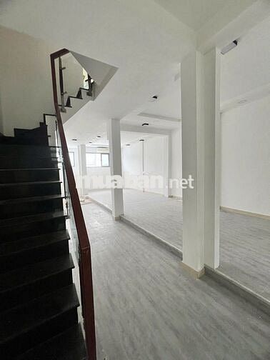 CHO THUÊ NHÀ MẶT TIỀN NGANG 6M - PHAN ĐĂNG LƯU - CẦU THANG CUỐI NHÀ.
