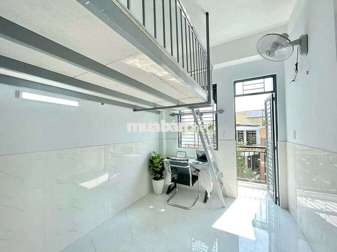 PHÒNG TRỌ BAN CÔNG Ở LIỀN ĐẦY ĐỦ NỘI THẤT, RỘNG 27M², KHÔNG CHUNG CHỦ