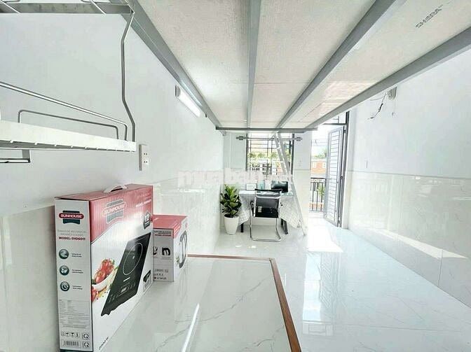 PHÒNG TRỌ BAN CÔNG Ở LIỀN ĐẦY ĐỦ NỘI THẤT, RỘNG 27M², KHÔNG CHUNG CHỦ