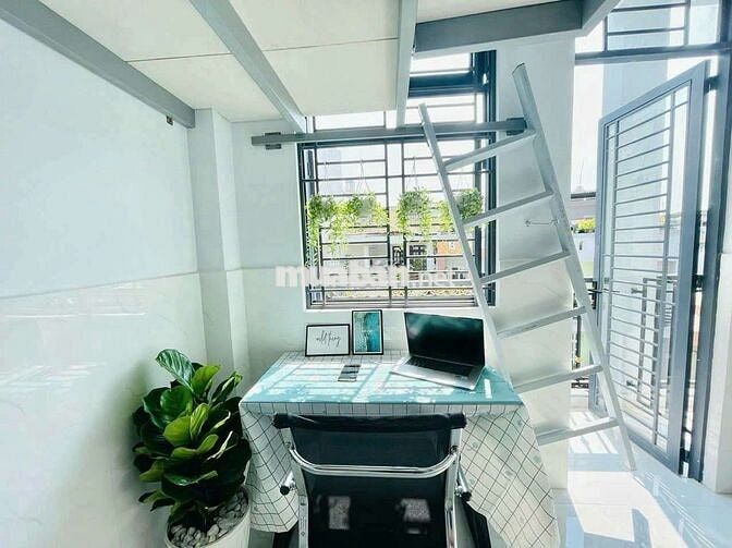 PHÒNG TRỌ BAN CÔNG Ở LIỀN ĐẦY ĐỦ NỘI THẤT, RỘNG 27M², KHÔNG CHUNG CHỦ