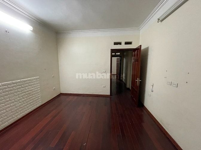 Nhà riêng ngõ phố kim ngưu lạc trung dt55m2x5t giá 20tr 