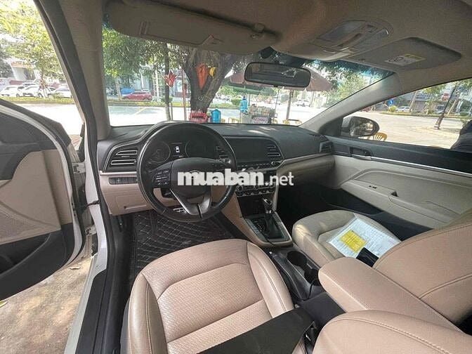 Hyundai Elantra 2022 2.0 AT - 965000 km