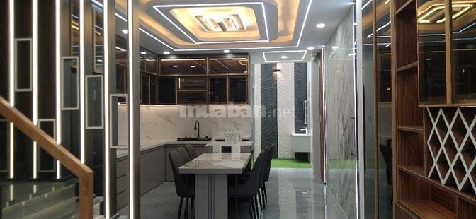 Nhà 5 Tấng.DTS:300m2.Giá hơn 8 tỷ.Đường Nguyễn Ánh Thủ,TPHCM 