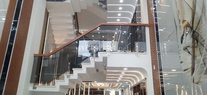 Nhà 5 Tấng.DTS:300m2.Giá hơn 8 tỷ.Đường Nguyễn Ánh Thủ,TPHCM 