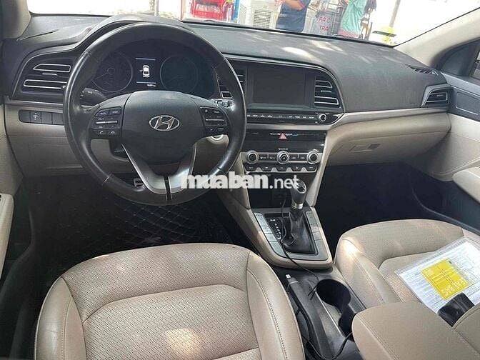 Hyundai Elantra 2022 2.0 AT - 965000 km