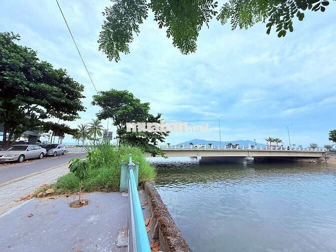 Bán lô góc 2 mặt tiền Nguyễn Tất Thành & Yên Khê 1,view trực diện biển