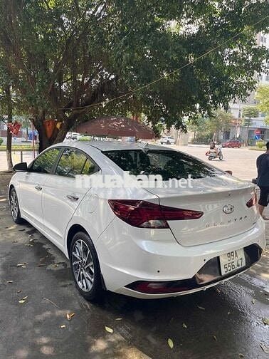 Hyundai Elantra 2022 2.0 AT - 965000 km