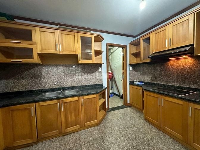 C/c  Phan Xích Long, P2,Phú Nhuận: 89m2-3p ngủ,NT, 14tr/th