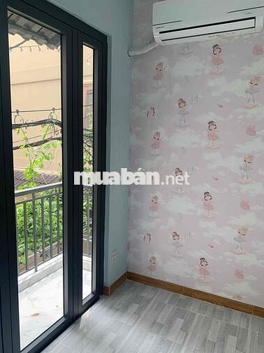 nhà 1 trệt 2 lầu 2 phong ngu 2 tollet  1 sân thuong