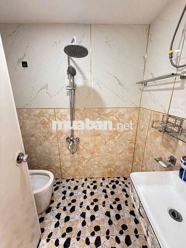 Căn 3 ngủ, đầy đủ nội thất, tầng trung tại toà 197 Trần Phú HĐ GIÁ RẺ