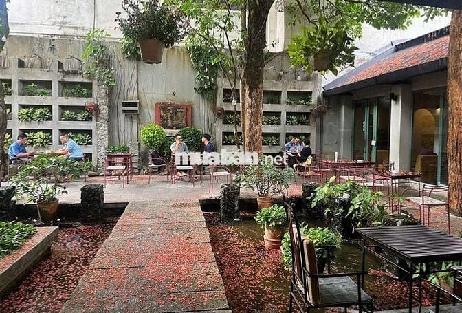 SÂN VƯỜN 18M DÀI 30M PHÙ HỢP LÀM CAFÉ NHÀ HÀNG TRUNG TÂM QUẬN 1
