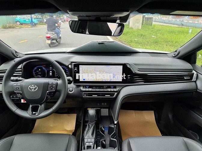 Toyota Camry 2025 2.5HV - 1300 km - Giá còn giảm