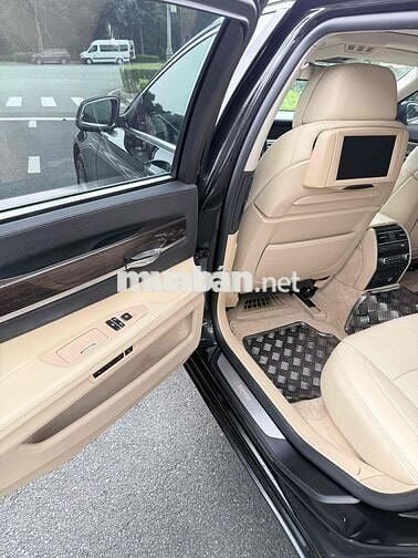 BMW 7 Series 2011 750Li - 120000 km