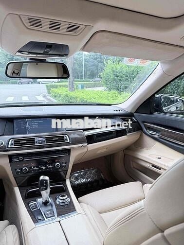 BMW 7 Series 2011 750Li - 120000 km
