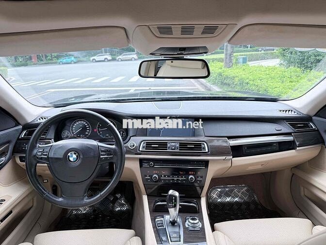 BMW 7 Series 2011 750Li - 120000 km