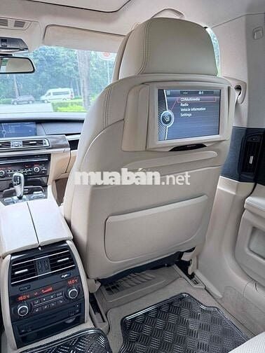 BMW 7 Series 2011 750Li - 120000 km