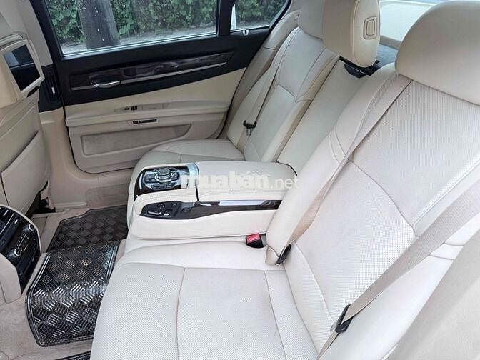 BMW 7 Series 2011 750Li - 120000 km