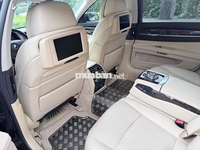BMW 7 Series 2011 750Li - 120000 km