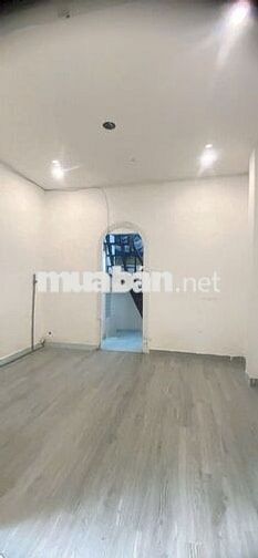 Cho thuê nhà nguyên căn Nguyễn Văn Cừ Q5 8tr