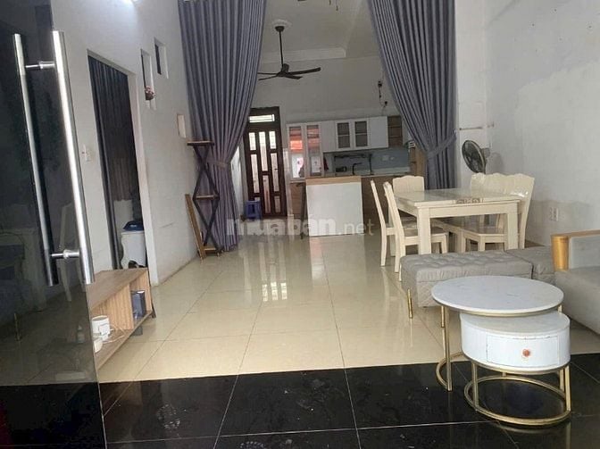 Anh về Úc bán nhà mặt tiền cách chợ ĐP chưa tới 900m