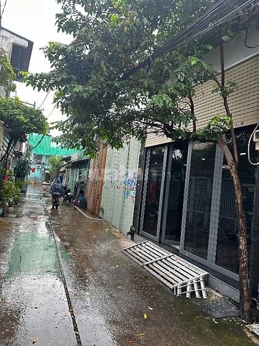 BBÁN NHÀ ĐẸP Ở NGAY. HẺM XE HƠI NGAY CHỢ THỚI HOÀ 