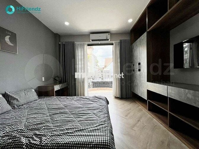 STUDIO BAN CÔNG XA BẾP NGAY LÊ VĂN SỸ TONE TRẦM CỰC SANG MỚI TINH