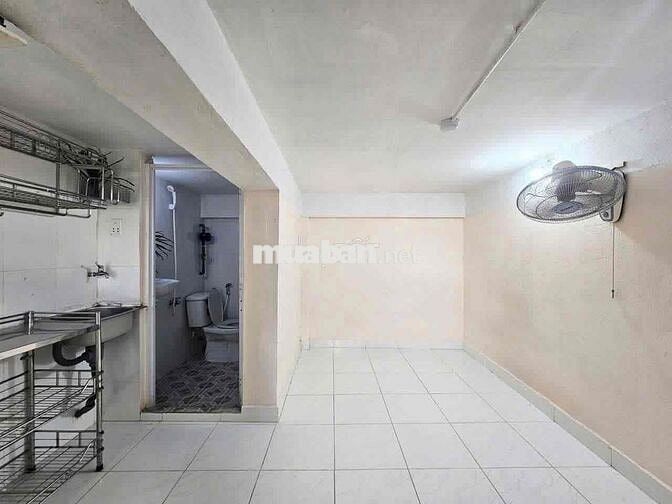 PHÒNG TRỌ SINH VIÊN GIÁ RẺ CÓ THANG MÁY BẢO VỆ CỬA SỔ TRỜI ĐƯỜNG ÂU CO